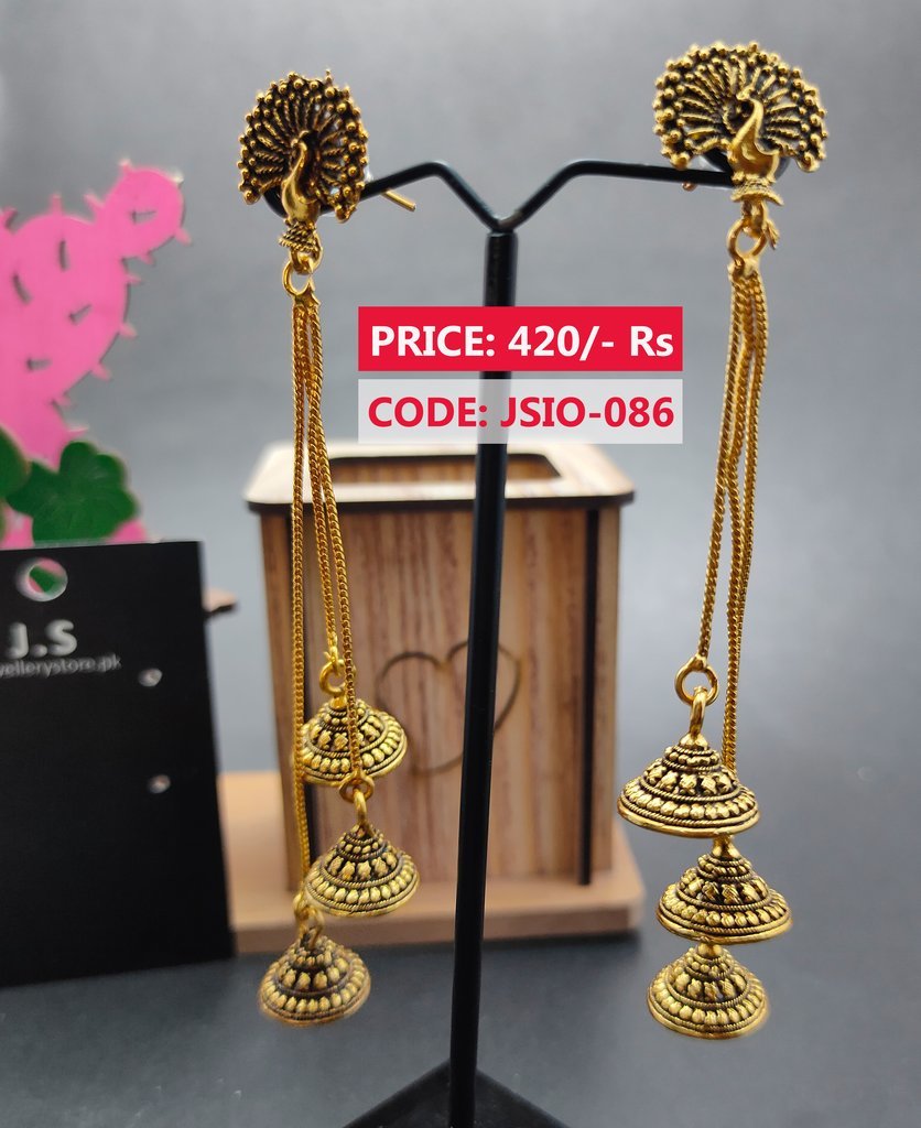 gold jhumka style
