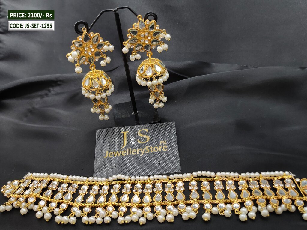 Ornate Golden India Jhumka Choker 