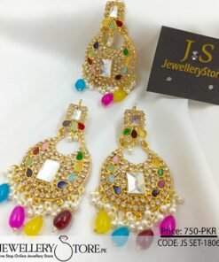 Mutli Hanging Kundan Earrings Maang Tikka Set