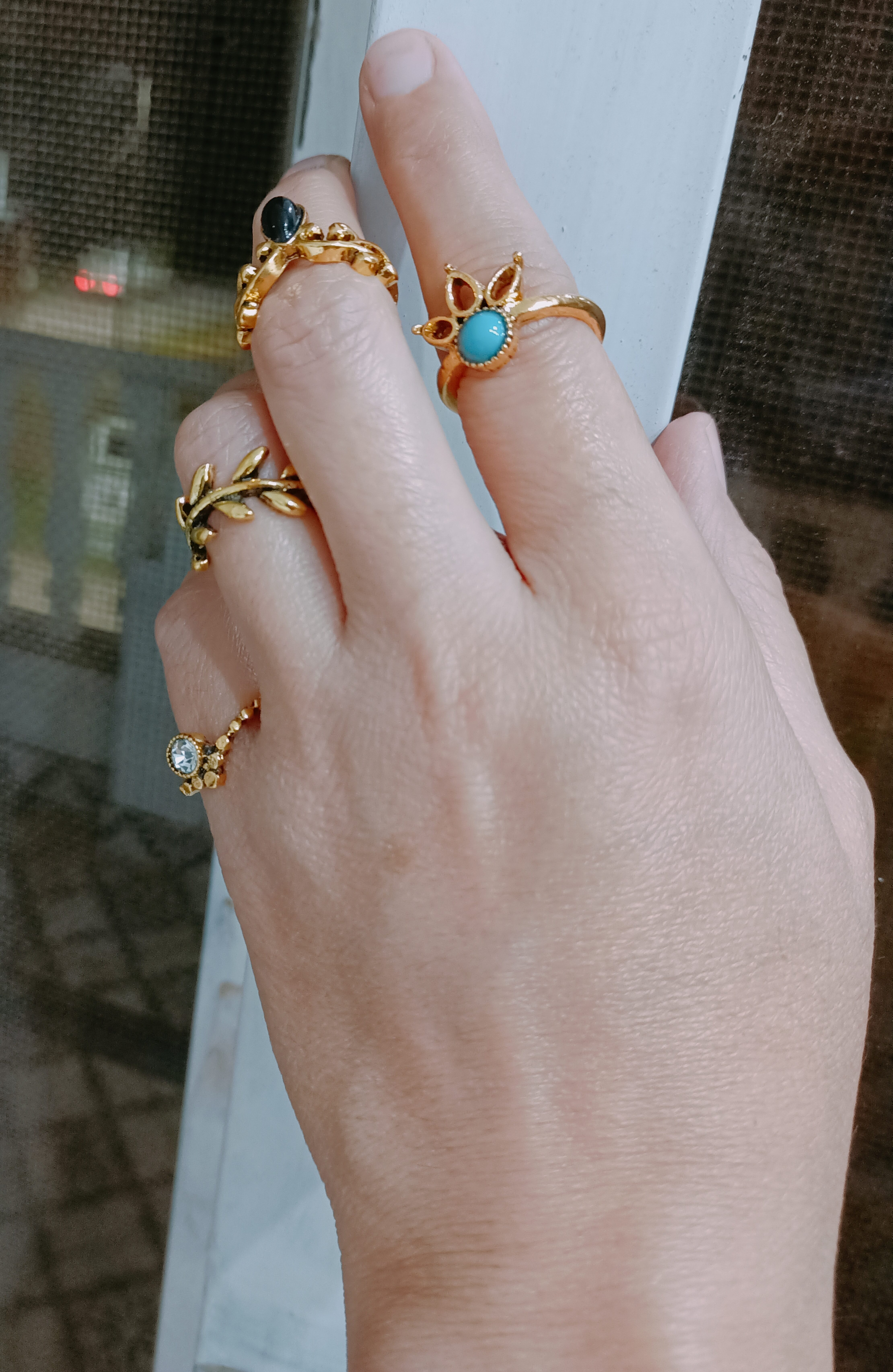 Ravishing Gold Color Diamond Decorated Heart Shape Design Midi Finger Rings  Set (4 Pieces)