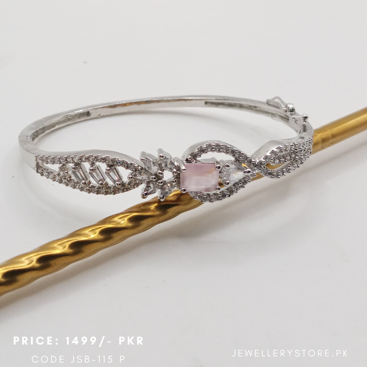 1 karat kara bracelet_20260609_190138_0000 1 karat Bracelet