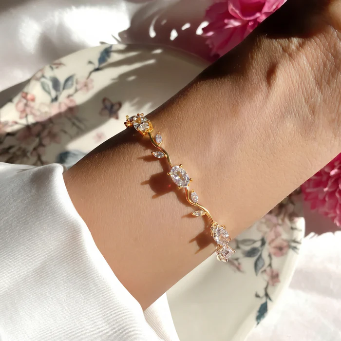 white tulip bracelet